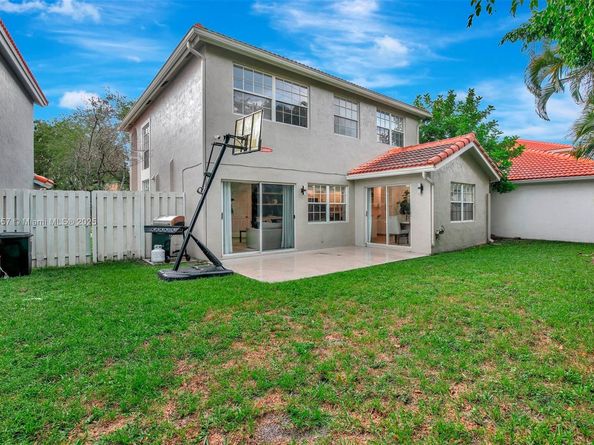 573 NW 135th Ter, Plantation FL 33325