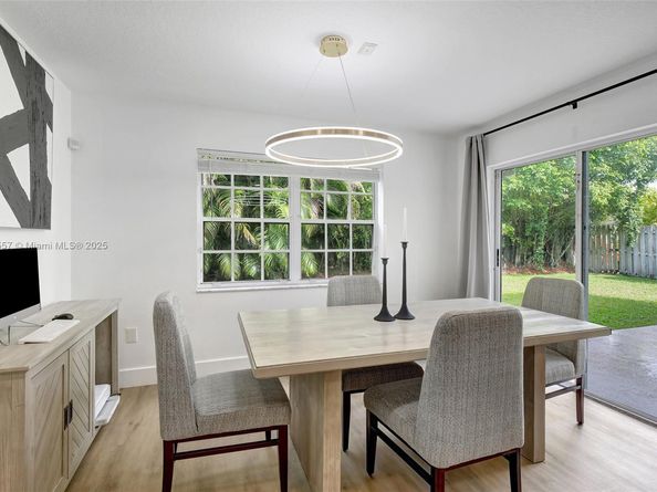 573 NW 135th Ter, Plantation FL 33325