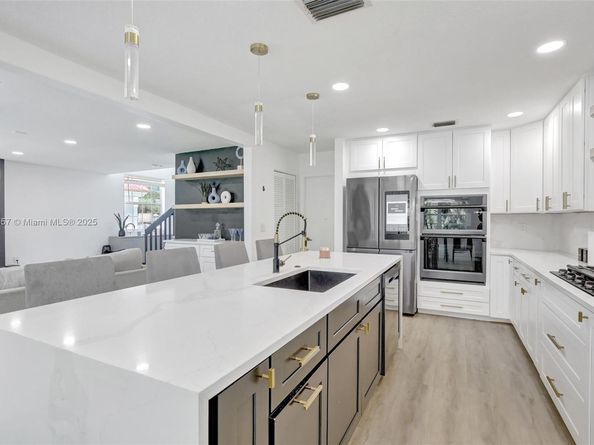 573 NW 135th Ter, Plantation FL 33325