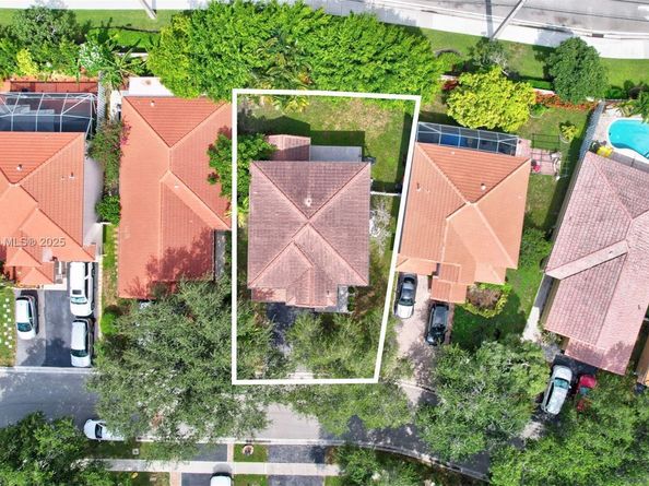 573 NW 135th Ter, Plantation FL 33325