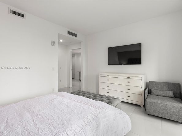 1080 Brickell Ave 209, Miami FL 33131