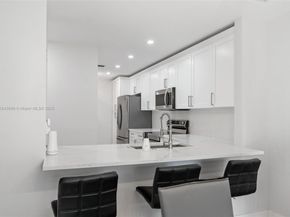 700 SE 14th St J, Fort Lauderdale FL 33316