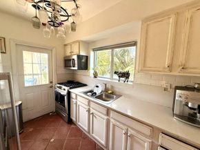 1785 Calais Dr 8, Miami Beach FL 33141