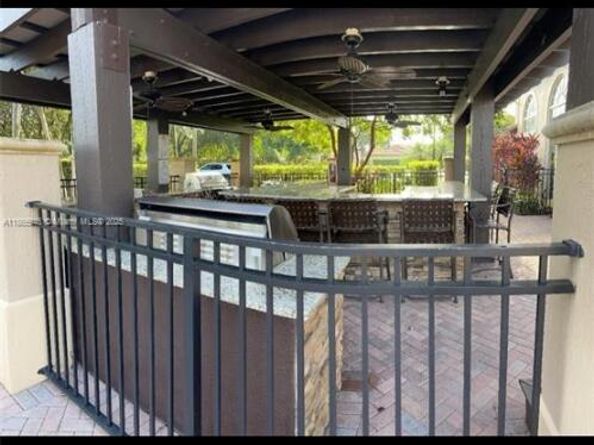 1035 NE 36th Ave, Homestead FL 33033