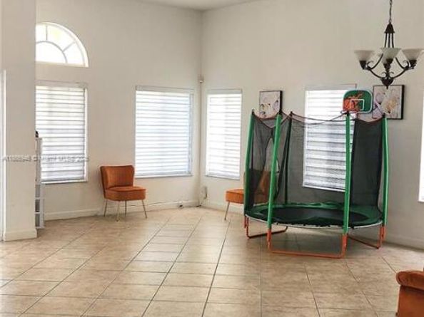 1035 NE 36th Ave, Homestead FL 33033