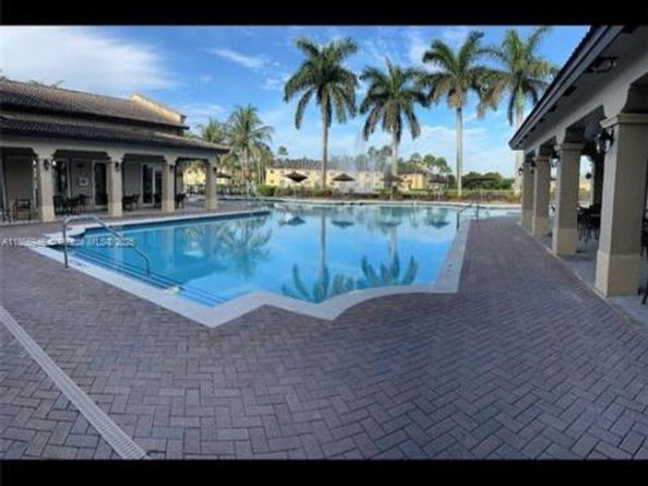 1035 NE 36th Ave, Homestead FL 33033