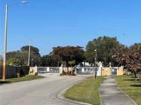 5214 NW 190th St, Miami Gardens FL 33055