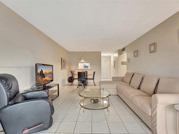 4805 NW 35th St 603, Lauderdale Lakes FL 33319