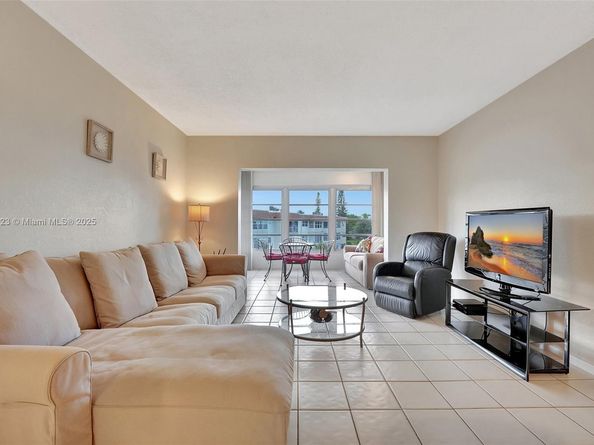 4805 NW 35th St 603, Lauderdale Lakes FL 33319