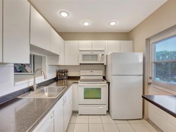 4805 NW 35th St