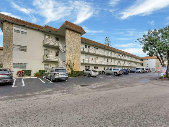 4805 NW 35th St 603, Lauderdale Lakes FL 33319