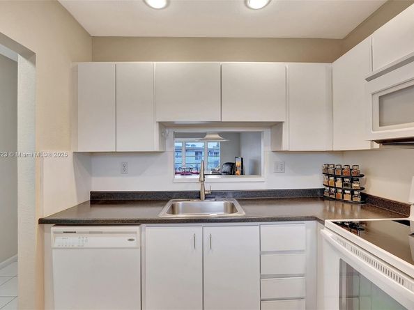 4805 NW 35th St 603, Lauderdale Lakes FL 33319