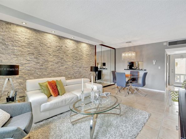 5103 NW 35th St 506, Lauderdale Lakes FL 33319