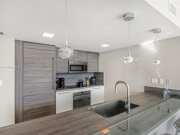 400 Sunny Isles Blvd 307, Sunny Isles Beach FL 33160