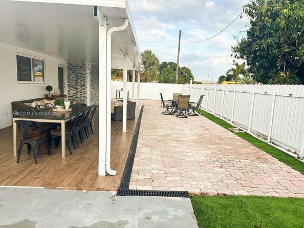 410 W 30th Pl, Hialeah FL 33012
