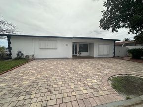 410 W 30th Pl, Hialeah FL 33012