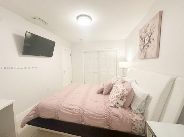 410 W 30th Pl, Hialeah FL 33012