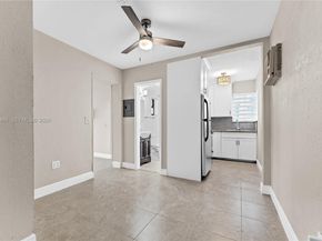 157 Curtiss Pkwy, Miami Springs FL 33166