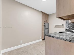 157 Curtiss Pkwy, Miami Springs FL 33166