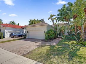 1662 Diplomat Dr, Miami FL 33179