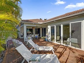 1662 Diplomat Dr, Miami FL 33179