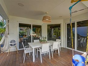 1662 Diplomat Dr, Miami FL 33179