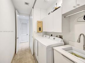 1662 Diplomat Dr, Miami FL 33179