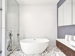 1662 Diplomat Dr, Miami FL 33179