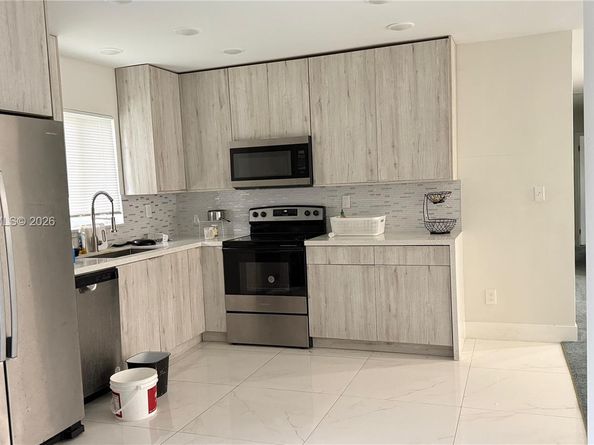 19807 SW 118th Pl, Miami FL 33177