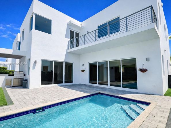 10054 NW 76th Ter, Doral FL 33178