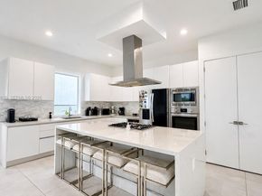 10054 NW 76th Ter, Doral FL 33178