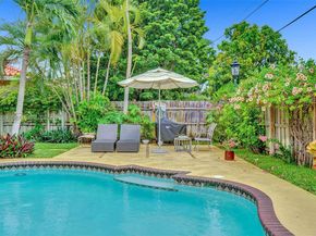 7525 W Treasure Dr, North Bay Village FL 33141