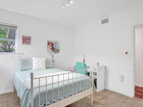 7525 W Treasure Dr, North Bay Village FL 33141