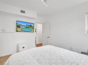 7525 W Treasure Dr, North Bay Village FL 33141