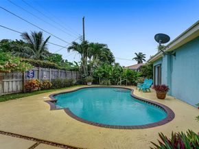 7525 W Treasure Dr, North Bay Village FL 33141