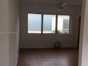 4740 Pine Tree Dr 26, Miami Beach FL 33140