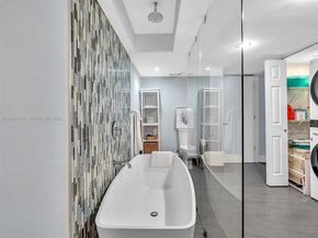 6423 Collins Ave 409, Miami Beach FL 33141