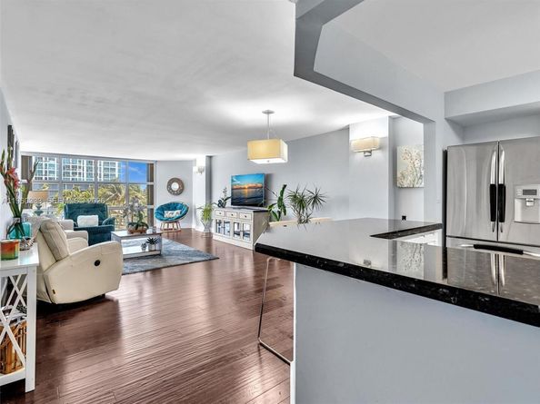 6423 Collins Ave 409, Miami Beach FL 33141