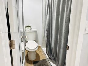 223 Lakeview Dr 204, Weston FL 33326