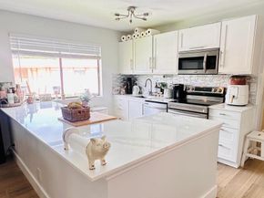 223 Lakeview Dr 204, Weston FL 33326