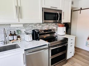 223 Lakeview Dr 204, Weston FL 33326