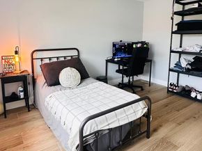 223 Lakeview Dr 204, Weston FL 33326