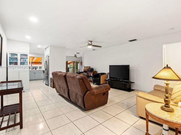 Undisclosed Address #A11873294, Miami Lakes FL 33014