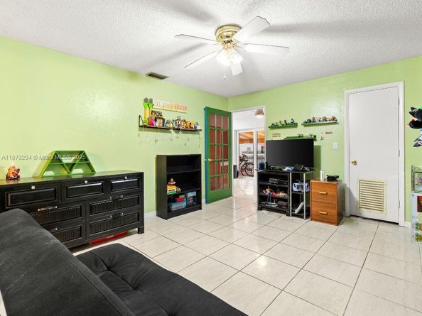 Undisclosed Address #A11873294, Miami Lakes FL 33014