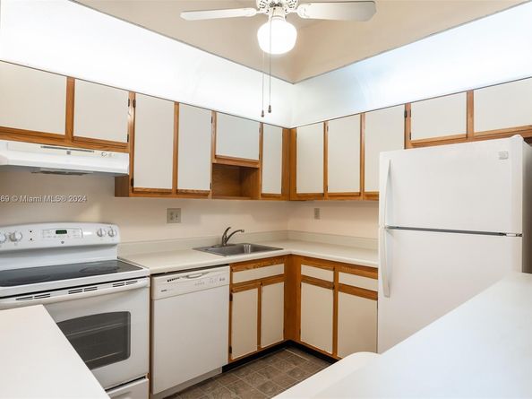 10869 W Clairmont Cir 209, Tamarac FL 33321