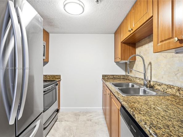 280 SW 20th Rd PH902, Miami FL 33129
