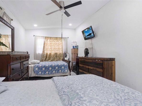 520 NE 175th St, North Miami Beach FL 33162