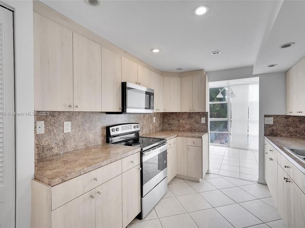 2001 Atlantic Shores Blvd 220, Hallandale Beach FL 33009