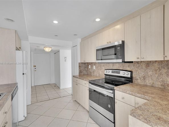 2001 Atlantic Shores Blvd 220, Hallandale Beach FL 33009