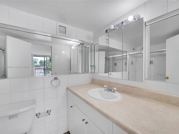 2001 Atlantic Shores Blvd 220, Hallandale Beach FL 33009